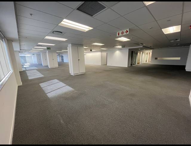 2,051M² OFFICE TO LET IN FORESHORE